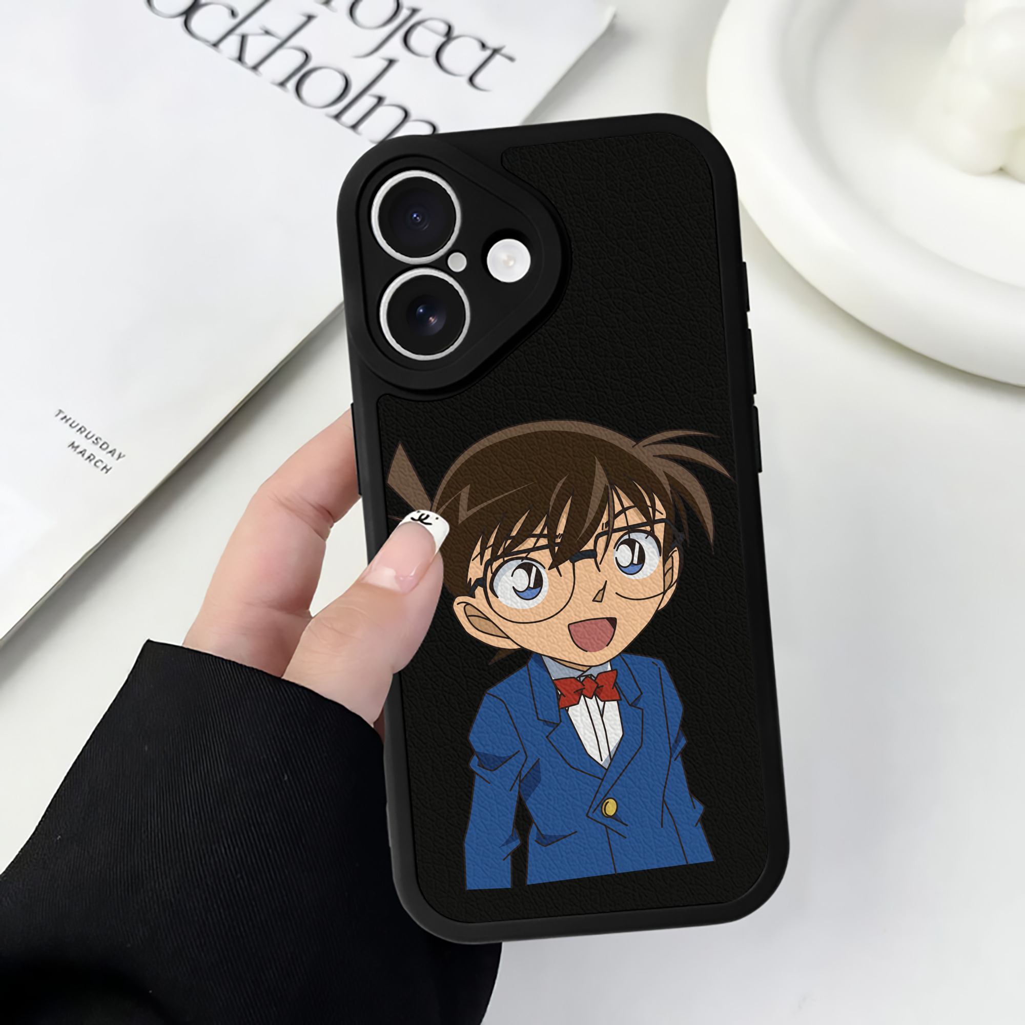 （画像用） 名探偵コナン 江戸川 コナン Detective Conan Conan Edogawa 【iPhone 16シリーズ対応】シリコンスマホケース（レザー調） 材質：シリコン